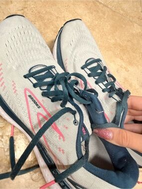 Brooks Women’s Light Gray & Teal Running Shoes with Pink Accents
